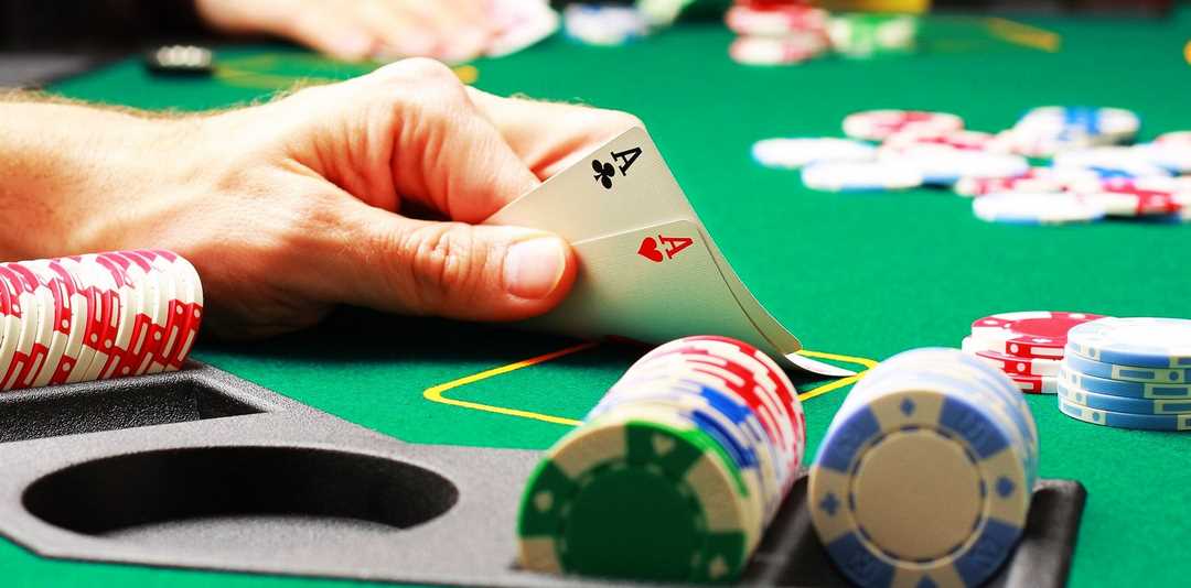 Có rất nhiều thuật ngữ chuyên môn được sử dụng khi chơi poker.